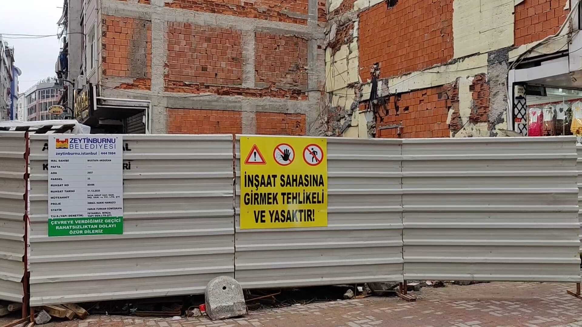 Zeytinburnu'nda inşaatta merdivenden düşen işçi yaralandı