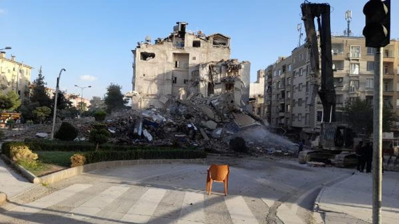 Kilis'te, yıkım sırasında bina çöktü