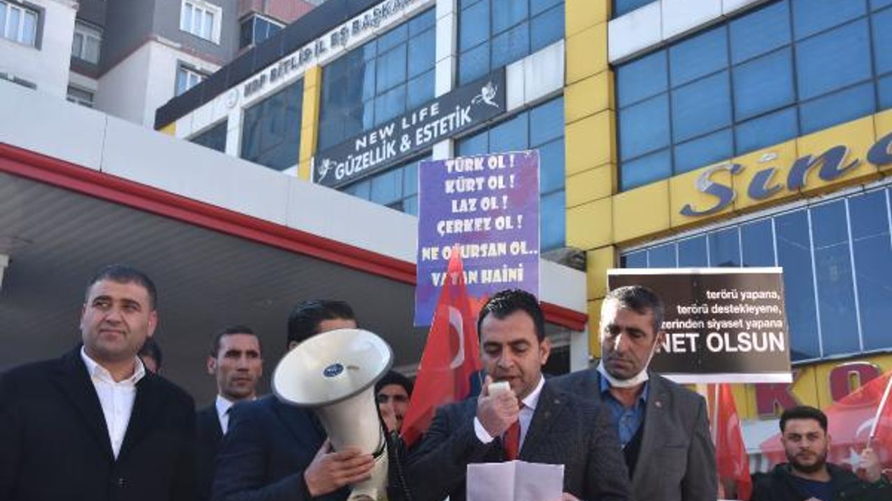 Bitlis'te şehit yakınları ile gazilerden DEM Parti'ye tepki