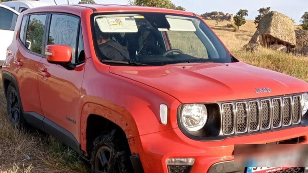 Polisten kaçan otomobilde 9 kaçak göçmen yakalandı