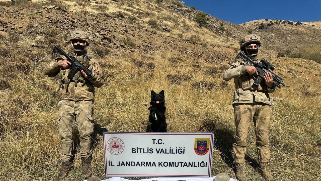 Jandarma, Bitlis'te teröristlere ait mühimmatları ele geçirdi