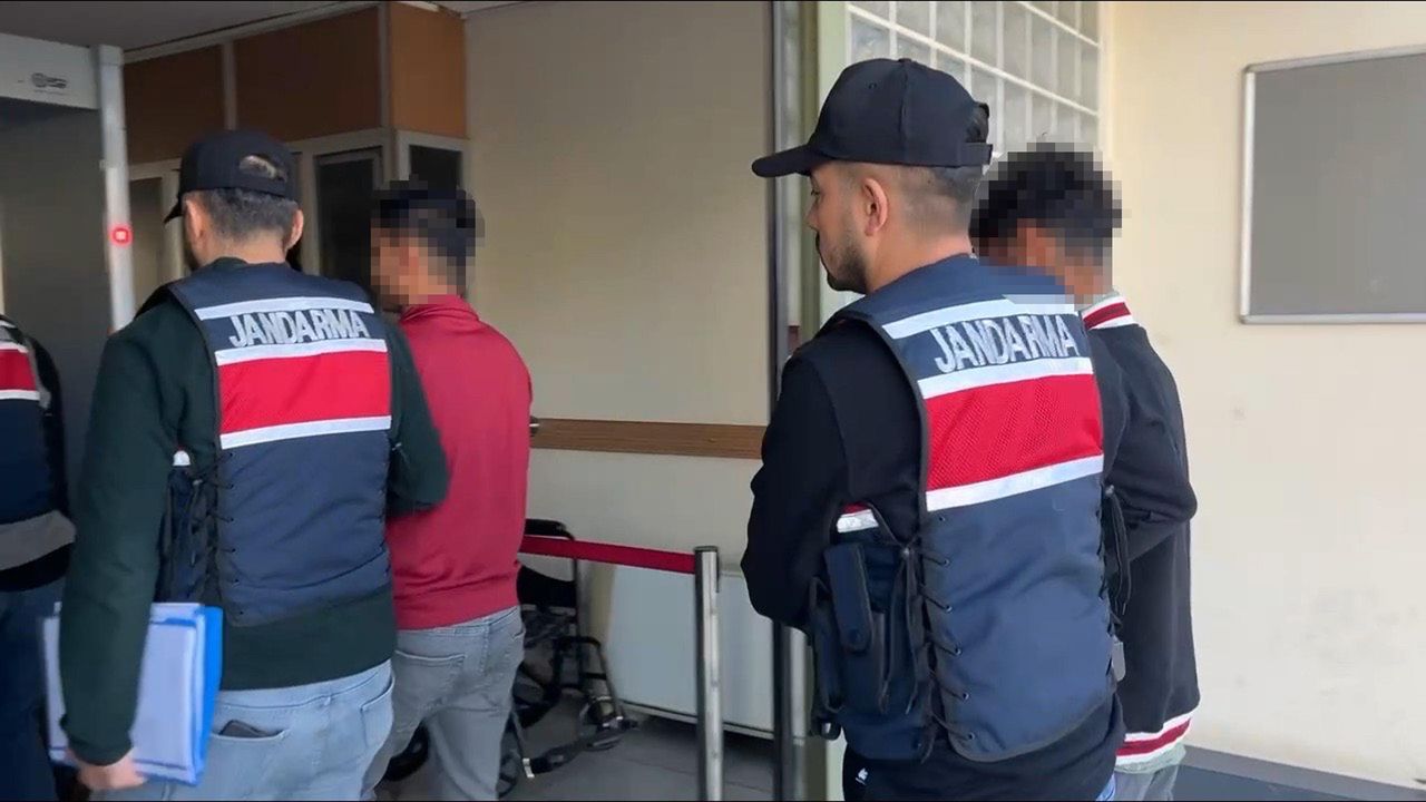 Aydın'da yakalanan 5 DEAŞ şüphelisi adliyede