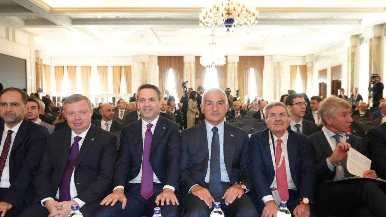 Bakan Ersoy: Turizm halklar arasında kültürel etkileşimi sağlayan bir köprüdür