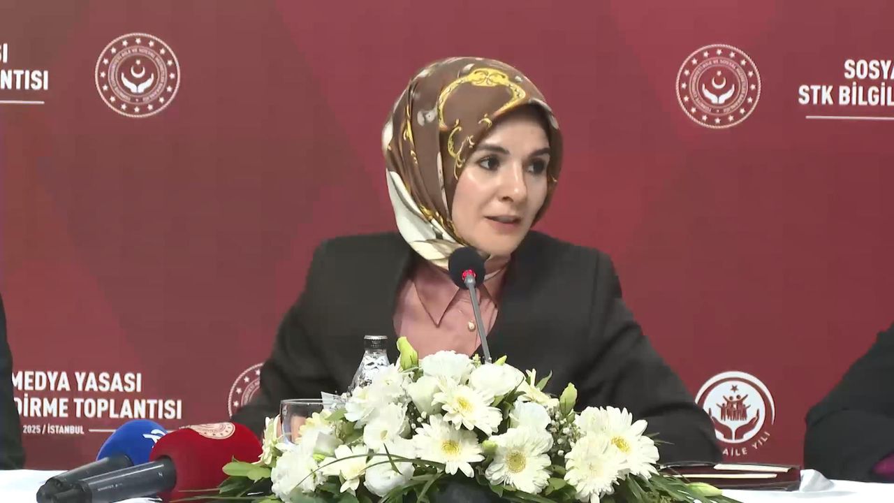 Bakan Göktaş STK temsilcileriyle biraraya geldi; Sosyal Medya Yasası'nı anlattı