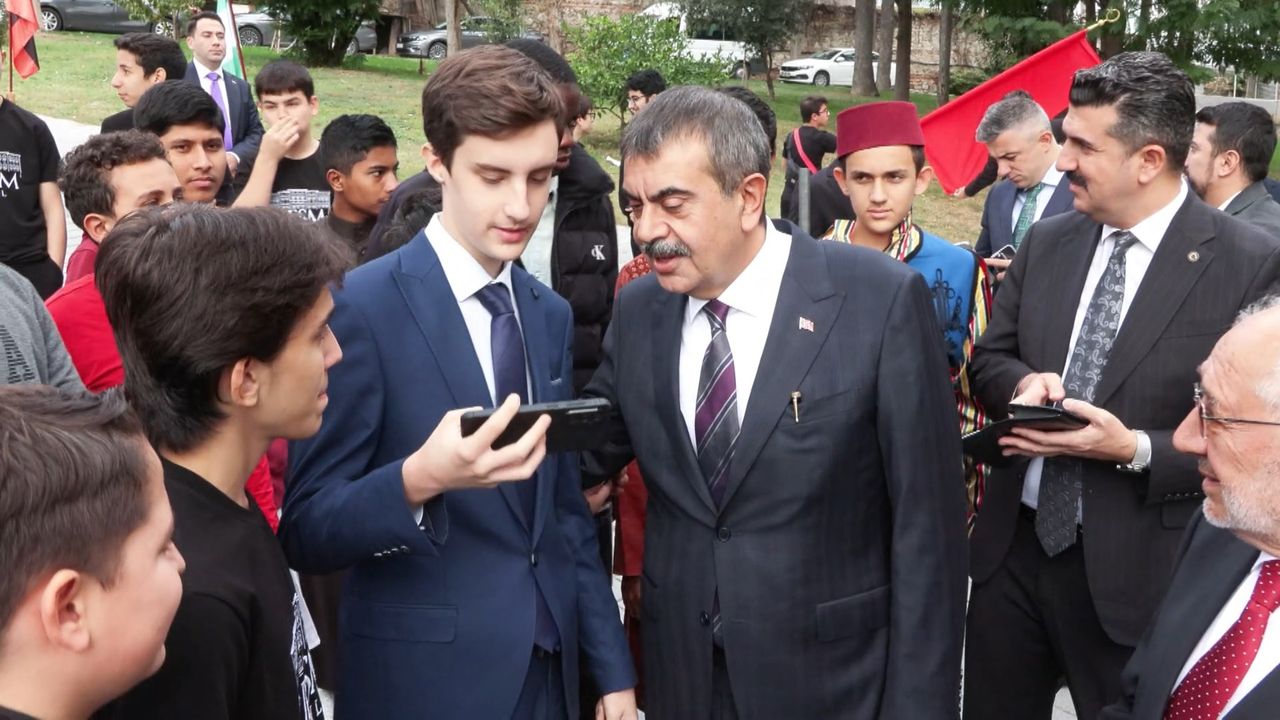 Bakan Tekin: İmam Hatip okulları dünyada marka haline gelmesi gereken bir uygulama