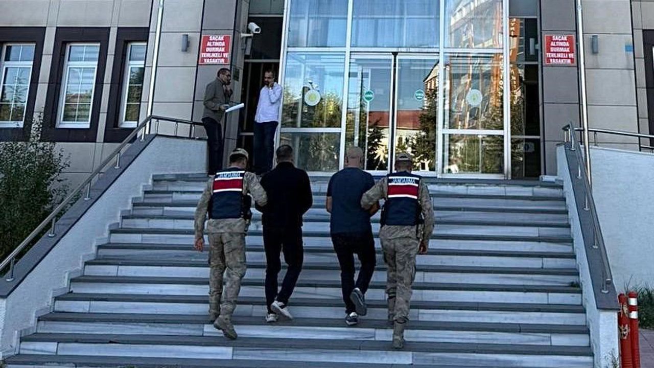 Bitlis'te 2 kaçak göçmen yakalandı, 2 organizatör tutuklandı
