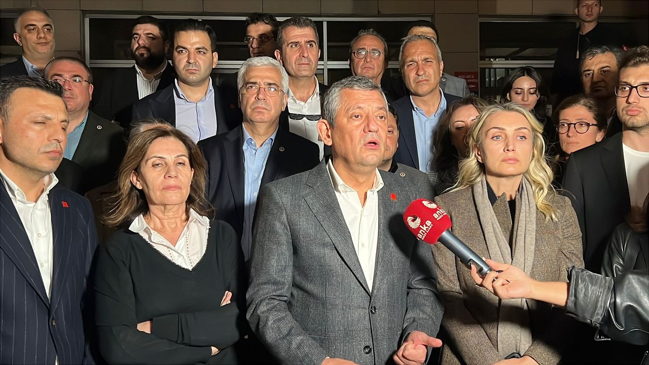 CHP Genel Başkanı Özel, Çağlayan Adliyesi'nde açıklamalarda bulundu