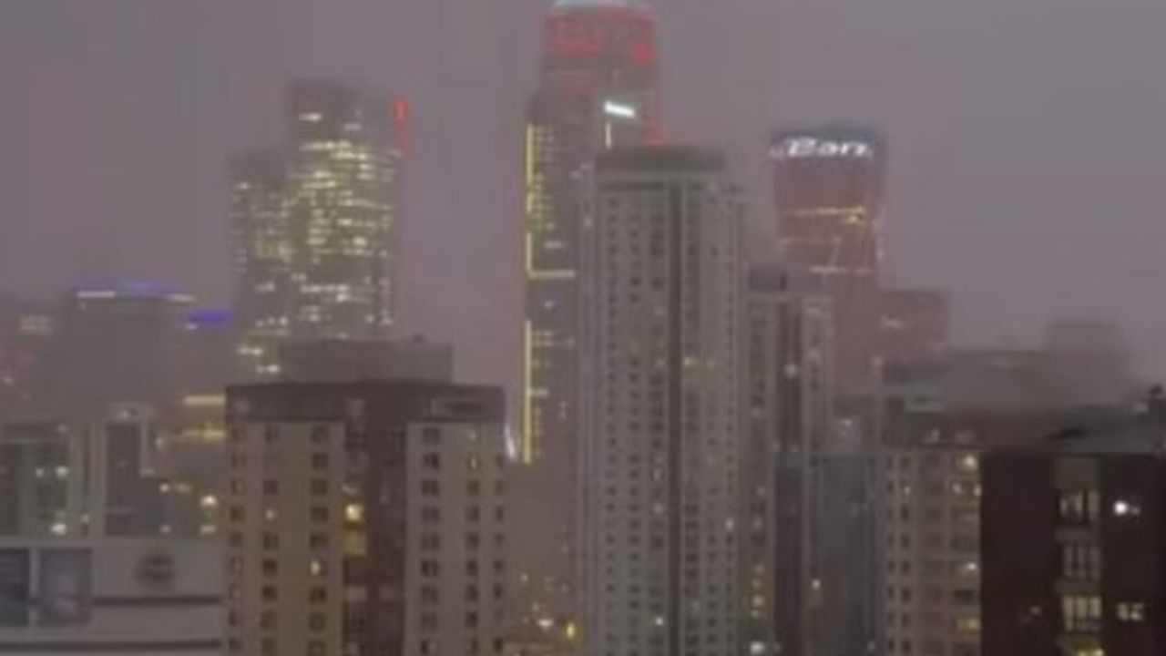 İstanbul'da akşam saatlerinde şimşek ve gök gürültüsü etkili oldu