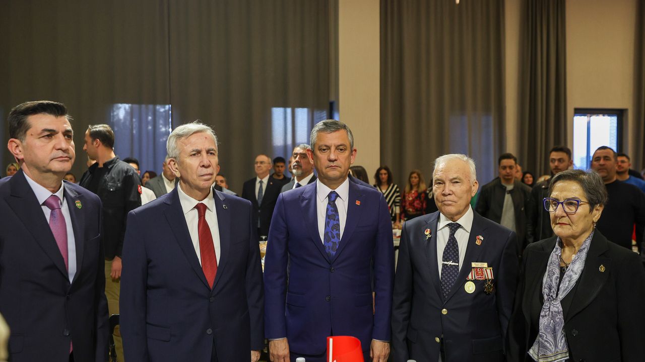 Özgür Özel  İktidarımızın ilk bir ayında 18 kanunu meclisten geçireceğiz