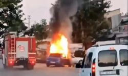 Elazığ’da hareket halindeki otomobil yandı