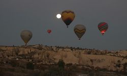 Kapadokya’da 100. yılda 100 balon, 100 bayrakla göklerde