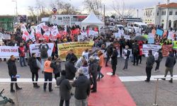 Kadrosuz işçiler seslerini duyurmak için Kadıköy’de toplandı