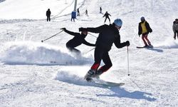 Bitlis, 'sömestir' tatilinde kayakçılarla doldu