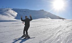 Bitlis'te kayak sezonu açıldı, sporcular pisti doldurdu