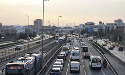 İstanbul’da ilk iftar gününde trafik yine kilitlendi