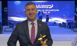 Murat Vilken, 3. Uluslararası Gold Moon Awards Ödül Töreni'nde 'Yılın En Başarılı Siyasetçisi' seçildi