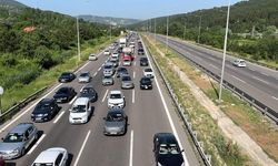 Anadolu Otoyolu'nun Bolu geçişinde bayram tatili trafiği