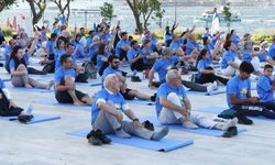 Yoga severler 10’uncu Uluslararası Yoga Günü'nde Sarayburnu’nda bir araya geldi