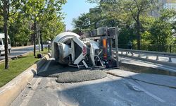 Kartal'da beton mikseri devrildi, şoför yaralı