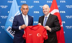 TFF Başkanı Hacıosmanoğlu, Paris'te FIFA Başkanı Infantino ile görüştü