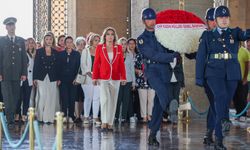 CHP Kadın Kolları, Anıtkabir'de Ata’nun huzuruna çıktı