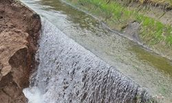 Tokat Niksar’da sulama kanalı patladı