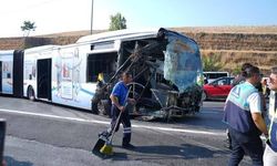 Küçükçekmece'deki metrobüs kazasında ölü ve yaralılar var