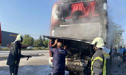 Manisa'da Harput FK futbolcularını taşıyan otobüs yandı