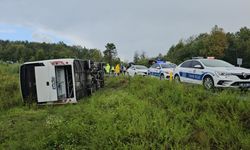 Zonguldak'ta yolcu midibüsü devrildi: 9 yaralı