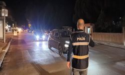 Denetimden kaçarken polislerin üstüne süren araç sahibi tutuklandı