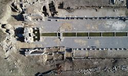 Perge'deki antik çeşmeden 1800 yıl sonra su akmaya başladı