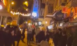 Beyoğlu’ndaki kavgada tekme ve yumruklar havada uçuştu