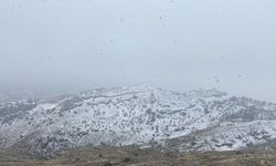 Elazığ’ın tarihi Harput Mahallesi beyaza büründü