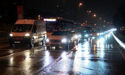 Kartal'da servis minibüsü, otomobille çarpıştı; çok sayıda yaralı var