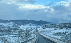 Kocaeli'de kar yağışı, ulaşımda aksamalara neden oldu