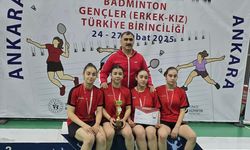 Erzincanlı liseler ‘Badminton Türkiye Şampiyonası’ndan kupalarla döndü