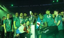 Kocaelispor şampiyonluk kupasını kaldırdı