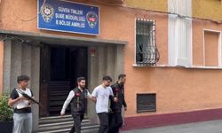 Beyoğlu’nda 68 suçtan aranan şüphelinin kovalamaca sonucu yakalandığı anlar kamerada