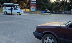 Otomobilin çarptığı emekli albay öldü, çevredekiler 'ışıklandırma' için yolu kapattı