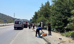 Otomobil ağaca çarptı; sürücü yaralandı, oğlu ve kayınvalidesi öldü