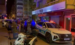 Silahlı saldırıdan şans eseri yara almadan kurtuldu; olay anı kamerada