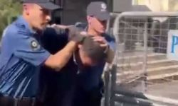 Beyoğlu'nda seyyar satıcı yer kavgasında dövülerek öldürüldü; o anlar kamerada