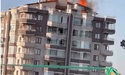 Ankara'da 12 katlı binadaki çatı yangını korkuttu