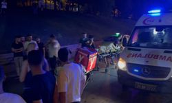 Bayrampaşa'da hafif ticari araç emniyet şeridinde duran kamyonete çarptı: 1'i ağır 3 yaralı
