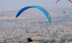 Kayseri'de yamaç paraşütçüleri kıyasıya yarıştı