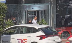 Ataşehir'de motosikletli saldırganlar galeriyi kurşunladı: 2 kişi yaralandı