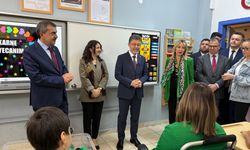 Bakanlar Tekin ve Yumaklı, öğrencilerle buluştu