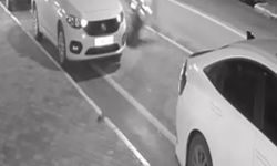 Balıkesir'de motosikletin yayaya çarptığı kaza kamerada: 2 yaralı