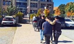 Bitlis'te yolcu otobüsü ve iki araçta 1 kilo 78 gram metamfetamin ele geçirildi; 5 tutuklama