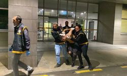 Camide 2 kişiyle ilişkiye girdiğini iddia ettiği kız kardeşine şiddet uygulayıp, üzerine kaynar su döktü